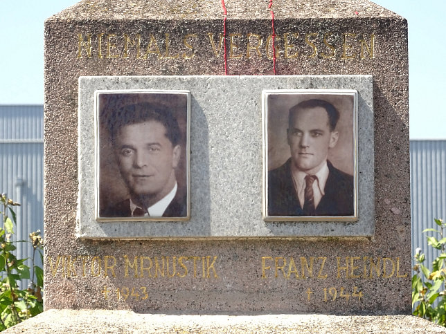 Widerstandsdenkmal f�r Franz Heindl und Viktor Mrnustik
