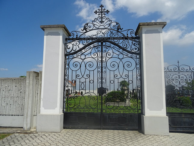 Aderklaa, Friedhof