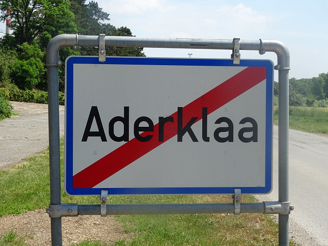 Aderklaa, Ortstafel-Ende