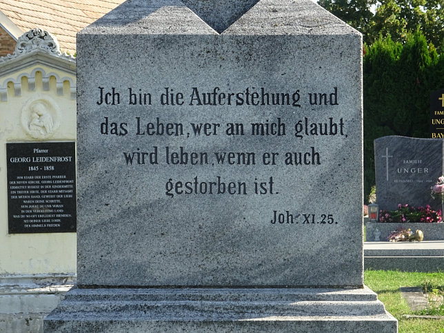 Franzensdorf, Friedhofskreuz