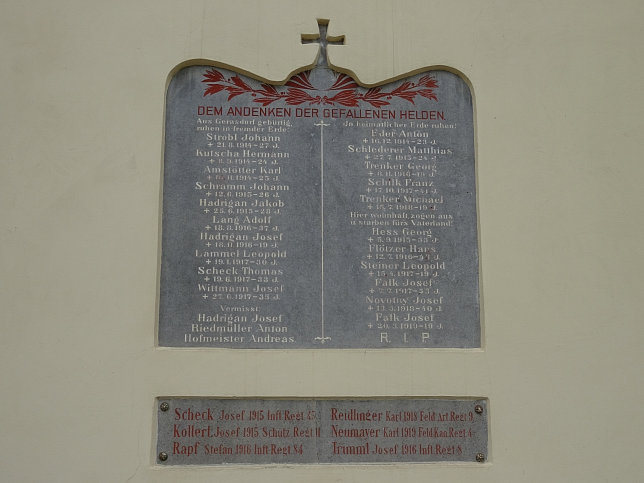 Gerasdorf bei Wien, Kriegerdenkmal Kirchenwand