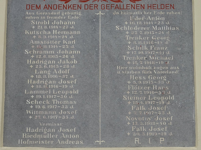 Gerasdorf bei Wien, Kriegerdenkmal Kirchenwand