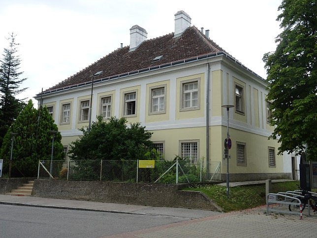 Gerasdorf bei Wien, Pfarrhof