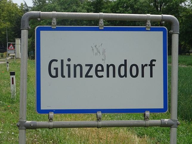 Glinzendorf, Ortstafel