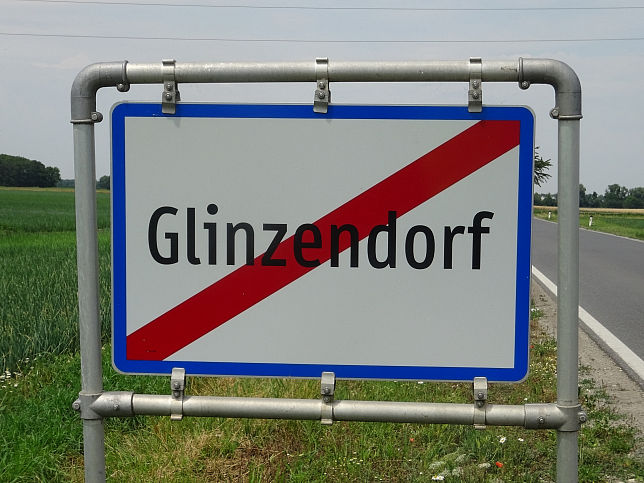 Glinzendorf, Ortstafel-Ende