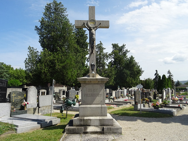 Gro-Enzersdorf, Friedhofskreuz