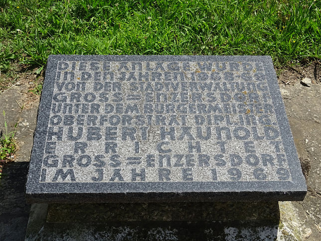 Gro-Enzersdorf, Gedenktafel Anlage Hubert Haunold