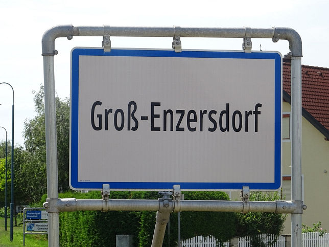Groß-Enzersdorf, Ortstafel
