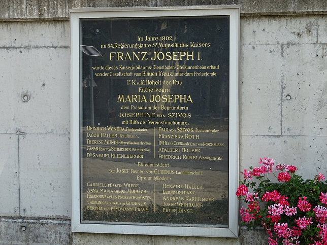 Markgrafneusiedl, Gedenktafeln