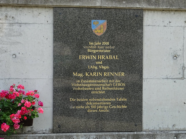 Markgrafneusiedl, Gedenktafeln