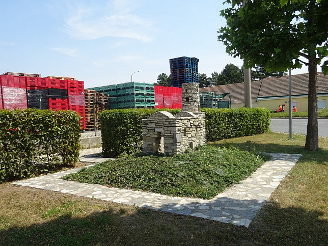 Markgrafneusiedl, Nachbildung Kirchenruine hl. Martin