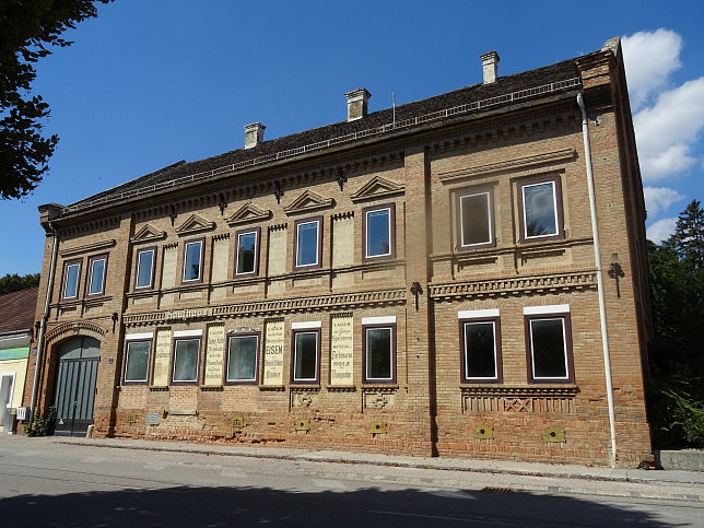 Niederkreuzstetten, Kaufhaus