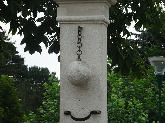Orth an der Donau, Pranger