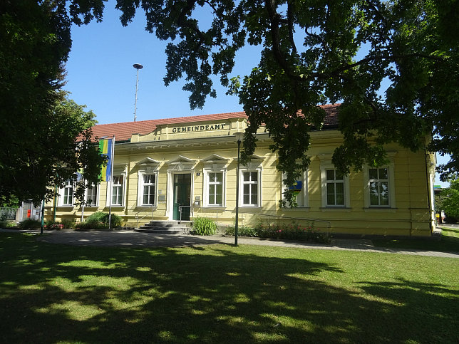 Raasdorf, Gemeindeamt