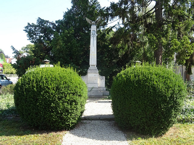 Raasdorf, Kriegerdenkmal