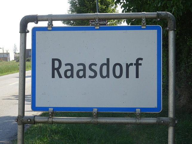 Raasdorf, Ortstafel