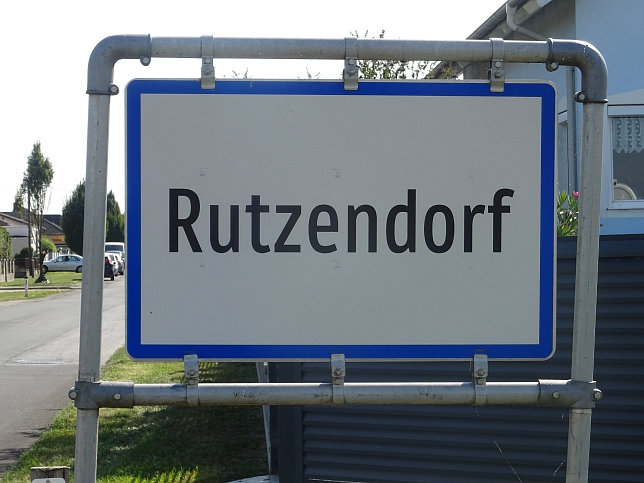 Rutzendorf, Ortstafel