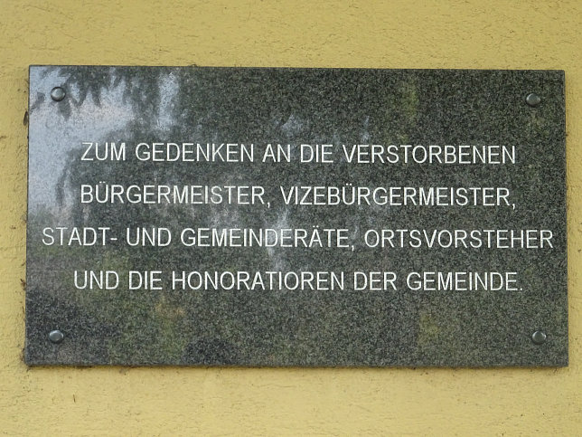 Schönau an der Donau, Gedenktafel am Friedhof