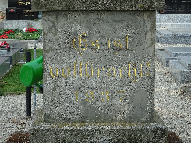 Schönau an der Donau, Friedhofskreuz