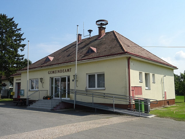 Schnau an der Donau, Gemeinde und Feuerwehr