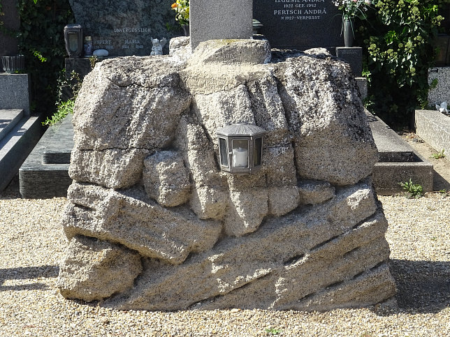 Zwlfaxing, Friedhofskreuz